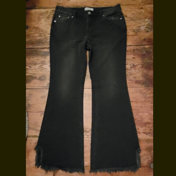 🆕️ We the Free People Vintage Flare Ruff frayed slit hem jeans Washed out black - Picture 6 of 15
